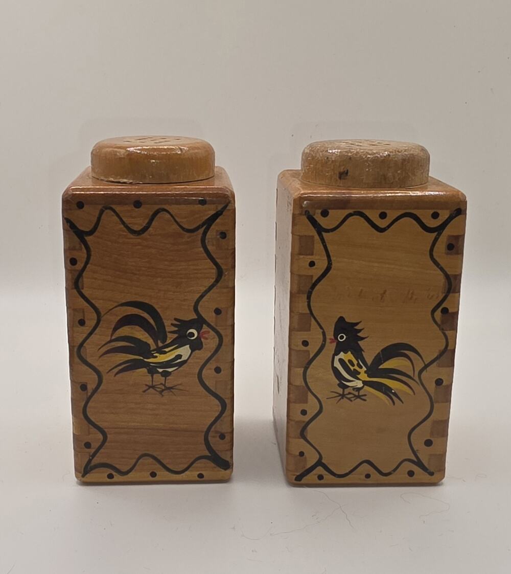 VTG WOODPECKER WOODWARE Salt & Pepper Shakers From Japan Hand Painted 4"H X 2” W
